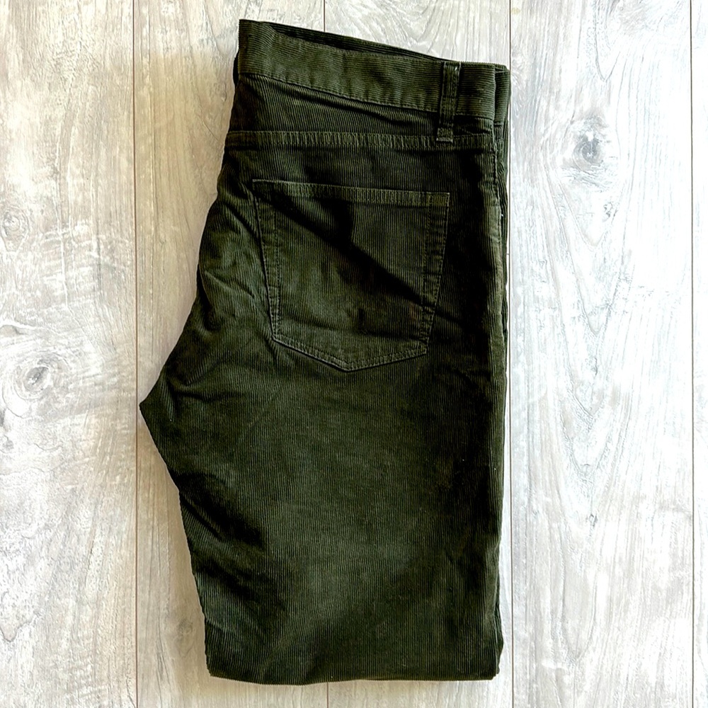 Uniqlo corduroy straight fit pants. 32x29. Forest green